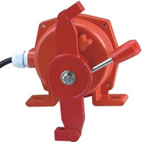 BG-LX-K2/雙向拉繩開關，拉繩開關用于帶式輸送機發生事故時，能緊急停止輸送機的一種開關，當發生緊急事故或需要檢修而停機時，可于沿線任意位置拉動鋼絲繩，使輸送機停機。拉繩開關防護等級可達IP67,采用進口微動開關， “微動開關”達到100萬次，采用國際領先的國際結構避免了開關動作時傳動軸直接摩擦殼體或軸套，造成間隙增大，造成密封不嚴或卡死的情況，大幅延長拉繩開關使用壽命;傳動軸采不繡鋼材質強度高，表面光滑;殼體表面精工烤漆，不易脫落無異味;操作桿精鑄成型，避免焊接，內置銅質襯套，整體光潔強度高等等。雙向拉繩開關具有壽命長、靈活實用、安全可靠、檢修方便等特點。當維修人員沒有撒離或存在其它異常情況時，只要將雙向拉繩開關開關鎖定停機位置，就不用擔心膠帶機被誤啟動，維修人員的安全就有了保障。雙向拉繩開關表面經特殊處理后可用于酸、碘、鹽區域，鍍鎳表面用于強腐蝕區域。，急停拉線，皮帶輸送機急停裝置_拉線開關膠帶機保護拉繩開關