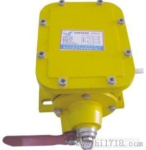 DB100N型撕裂開關(guān)，撕裂開關(guān)技術(shù)特點：
1. 撕裂開關(guān)采用獨特皮帶上托棍異常受力分析原理，開發(fā)了專用傳感器進行托棍組異常受力的實時檢測，是一項縱裂發(fā)生之前的事前檢測技術(shù)；
2. 調(diào)整方便，使用操作簡單，適用各種皮帶運輸機工況條件；
3. 可靠性好、結(jié)構(gòu)緊湊、安裝簡捷、維護費用低；
4. 撕裂開關(guān)具有兩級動作設定無源觸點輸出（常開或常閉AC220V/1A）。，縱向撕裂裝置